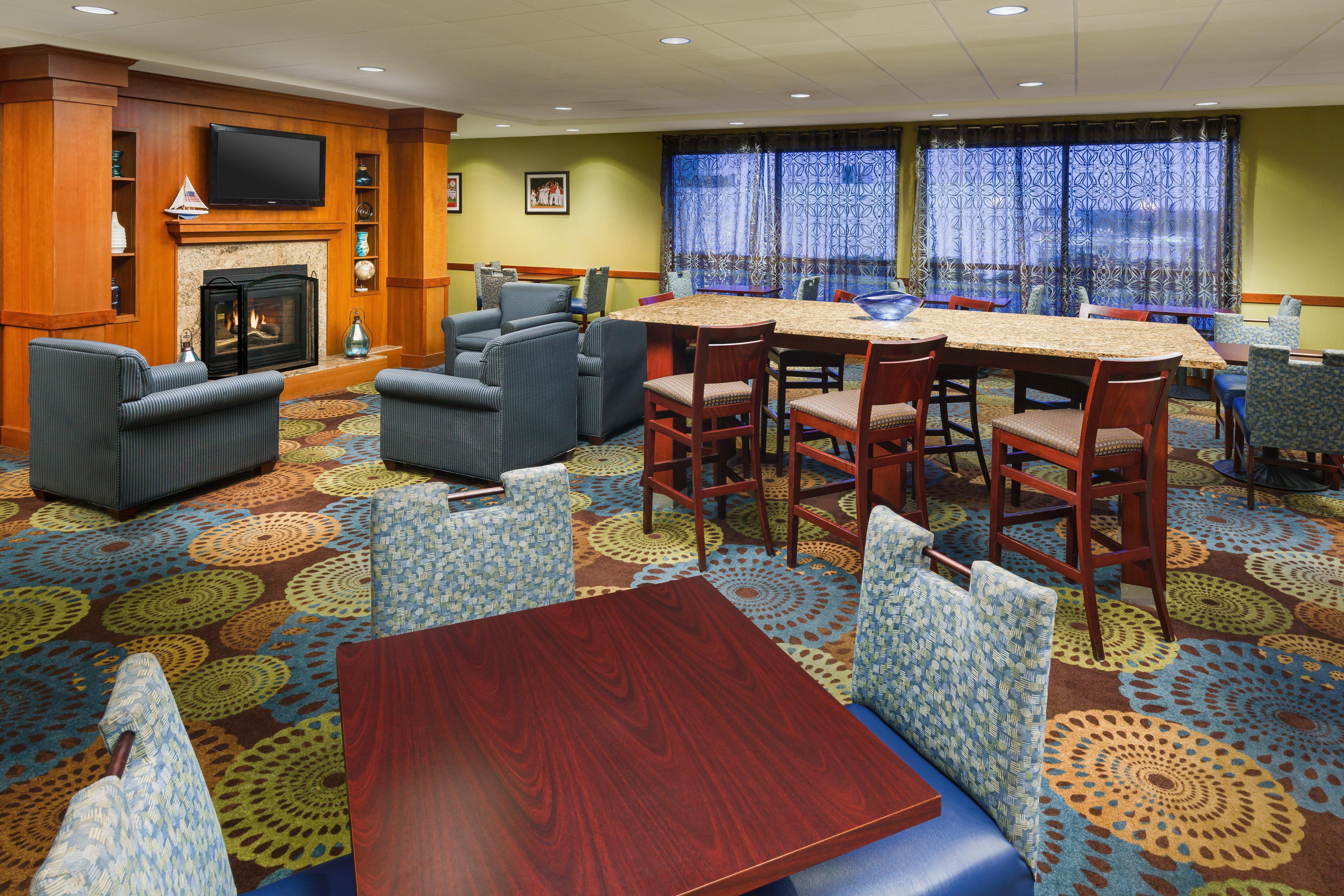 Holiday Inn Express Boston Brockton By Ihg Экстерьер фото