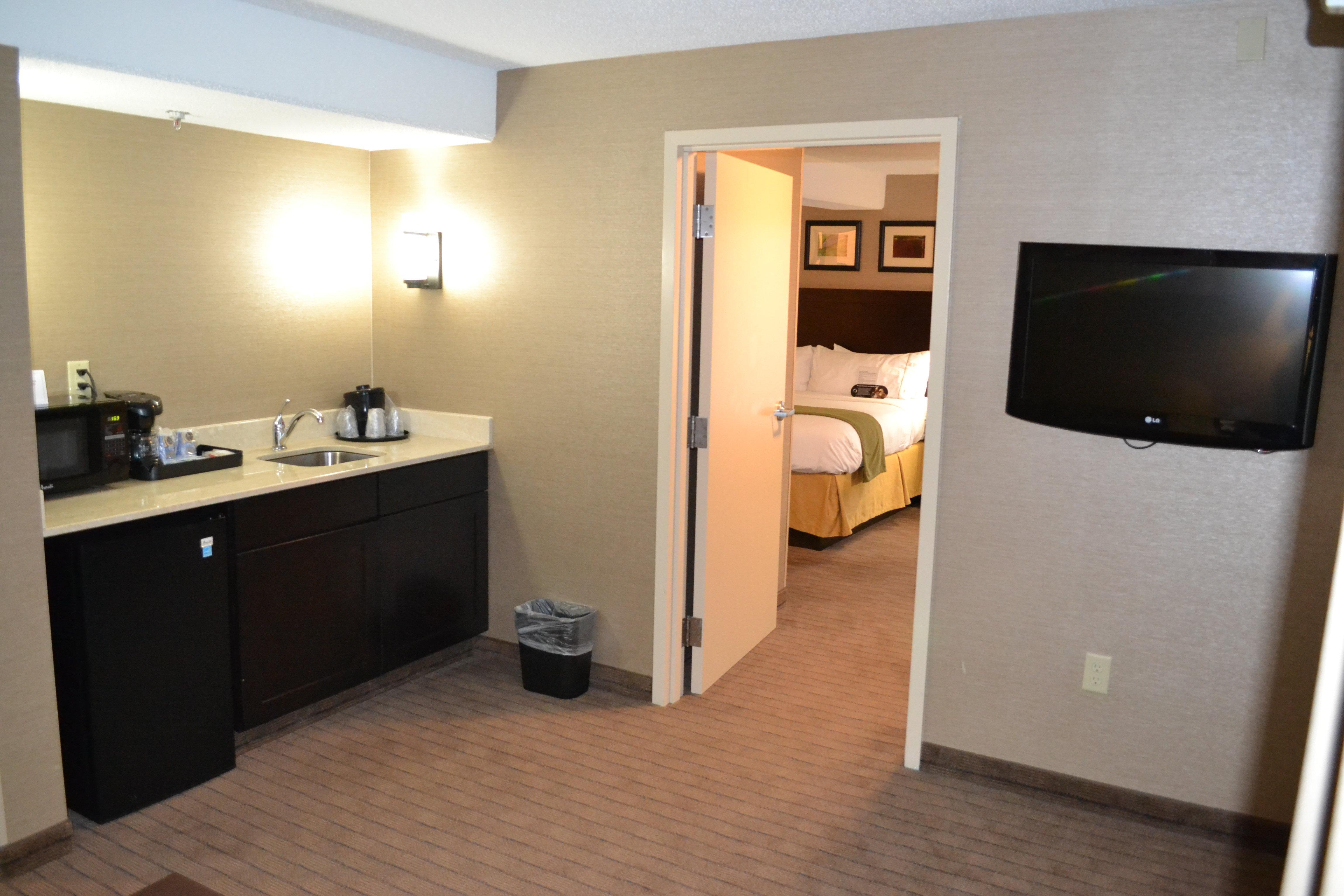 Holiday Inn Express Boston Brockton By Ihg Экстерьер фото