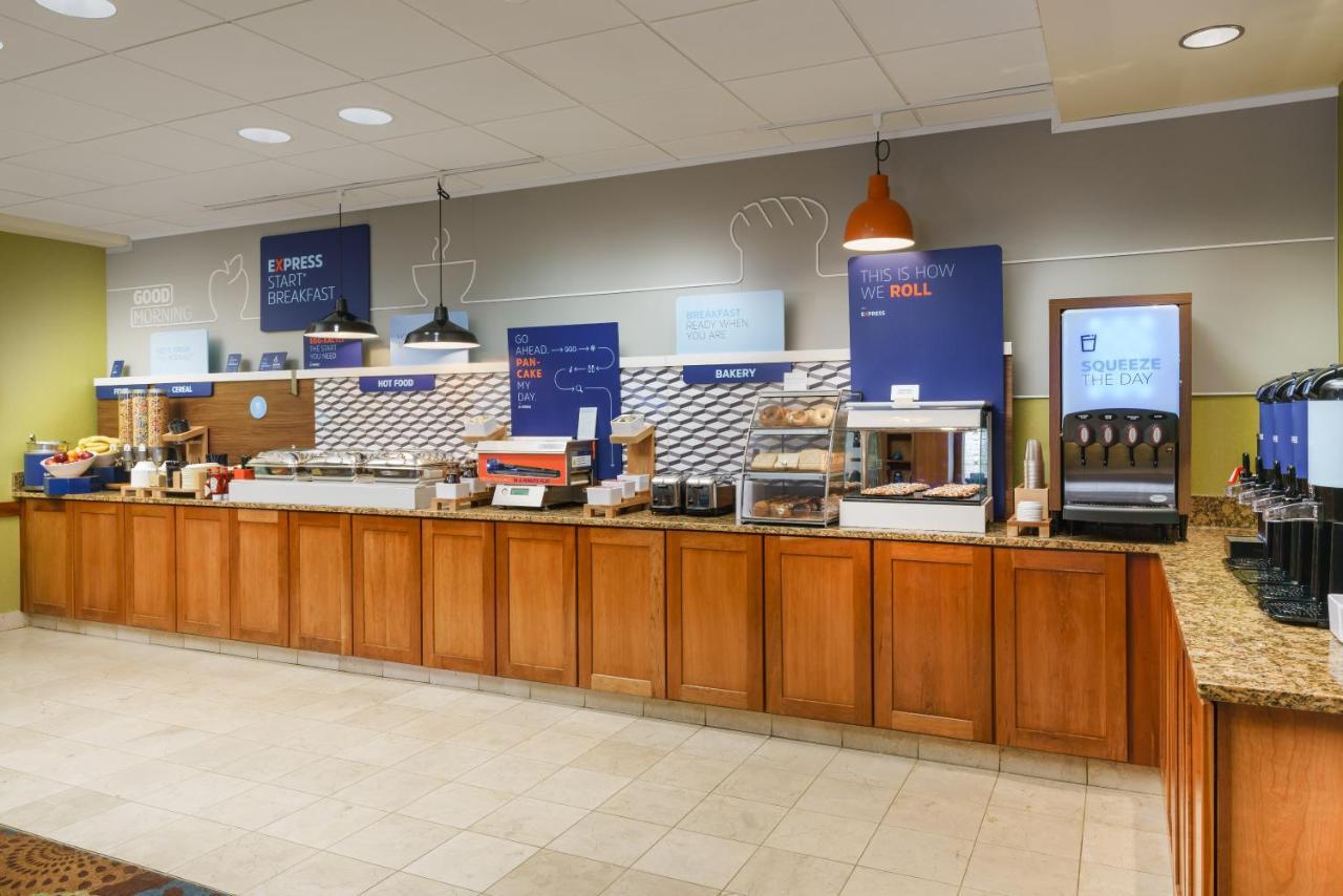 Holiday Inn Express Boston Brockton By Ihg Экстерьер фото